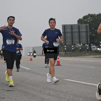 Runner Photo 7587891