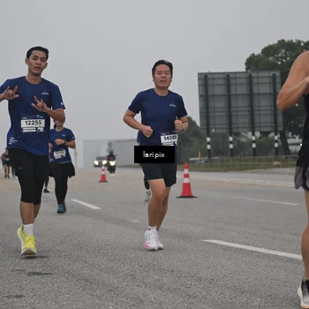 Runner Photo 7587893