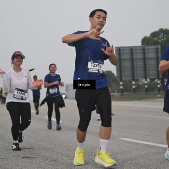 Runner Photo 7587895