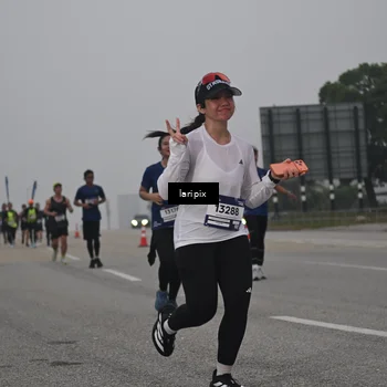 Runner Photo 7587899