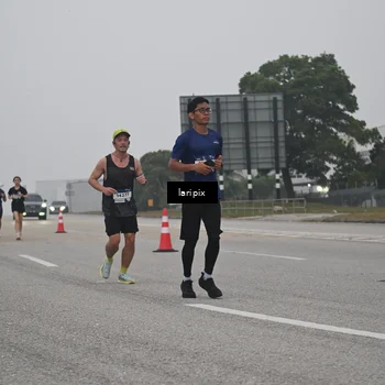 Runner Photo 7587917