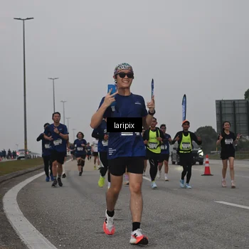 Runner Photo 7587945