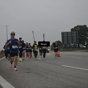 Runner Photo 7587946
