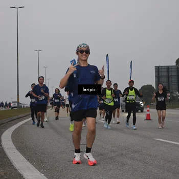 Runner Photo 7587947