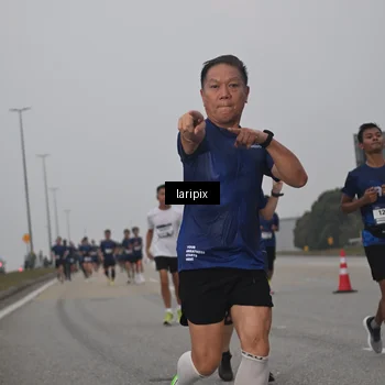 Runner Photo 7587962