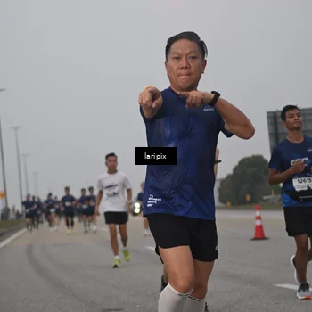 Runner Photo 7587968