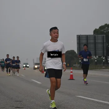 Runner Photo 7587973