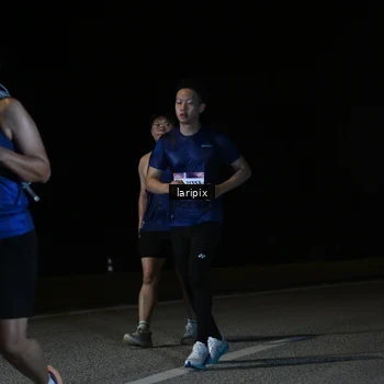 Runner Photo 7590005