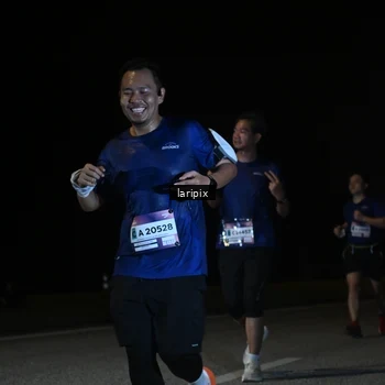 Runner Photo 7590342