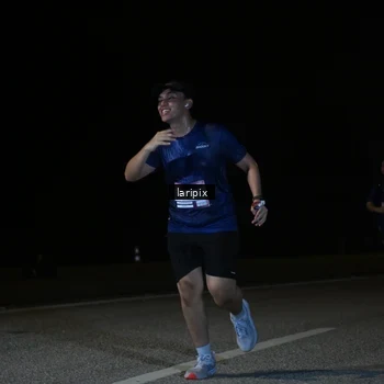 Runner Photo 7590407