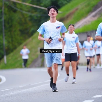 Runner Photo 7599698