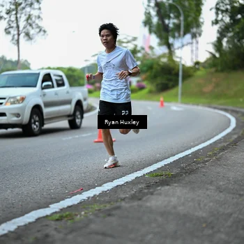 Runner Photo 7600049