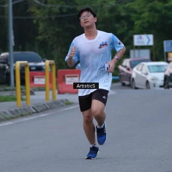 Runner Photo 7602692
