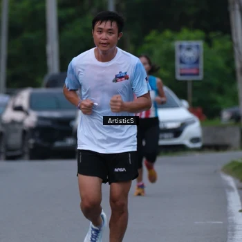 Runner Photo 7602700