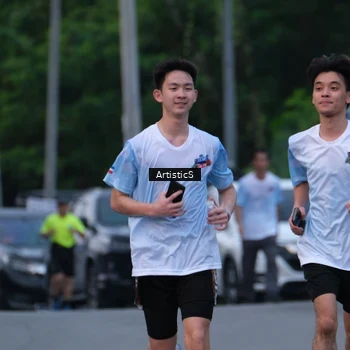 Runner Photo 7603675