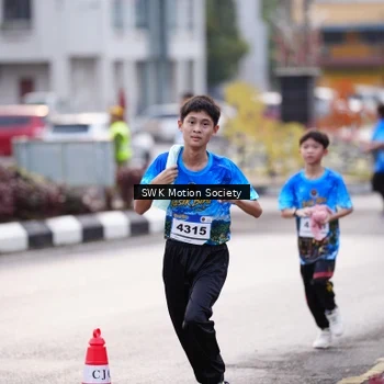 Runner Photo 7605899