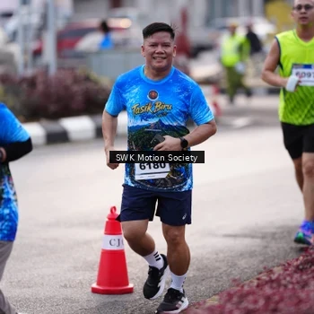 Runner Photo 7605960