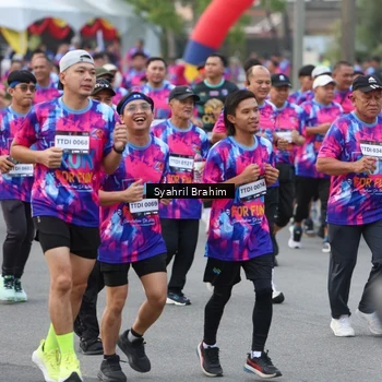 Runner Photo 7611883