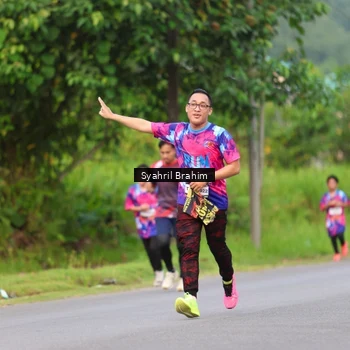 Runner Photo 7612020