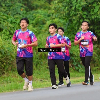 Runner Photo 7612110