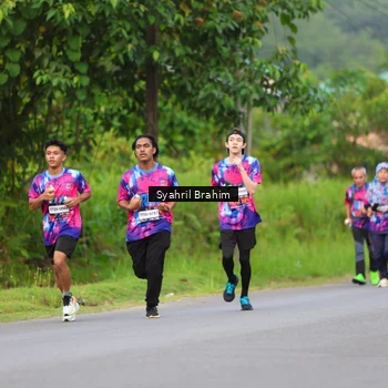 Runner Photo 7612123