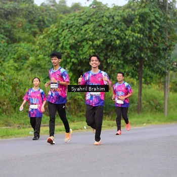 Runner Photo 7612180