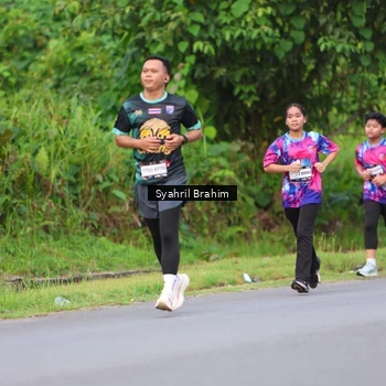 Runner Photo 7612200