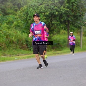 Runner Photo 7612204