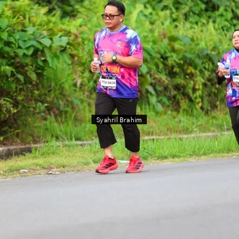 Runner Photo 7612368