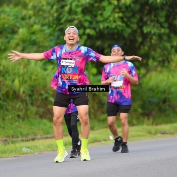 Runner Photo 7612384