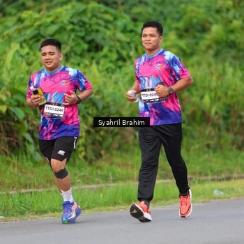 Runner Photo 7612400