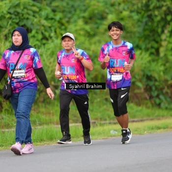 Runner Photo 7612450