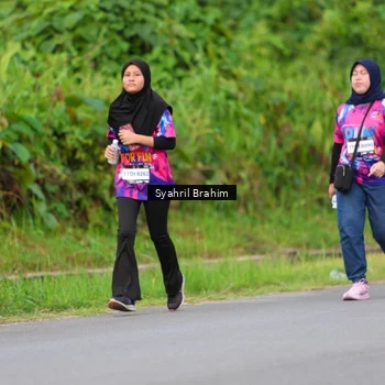 Runner Photo 7612451