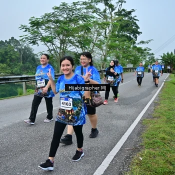 Runner Photo 7612473