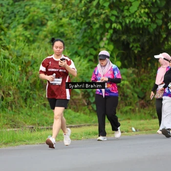 Runner Photo 7612542