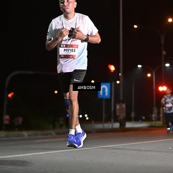 Runner Photo 7624812