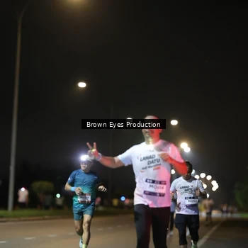 Runner Photo 7625615