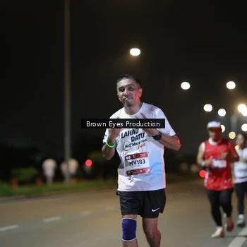 Runner Photo 7625869