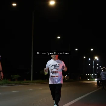 Runner Photo 7628736