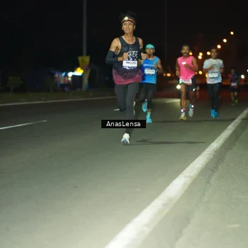 Runner Photo 7629073