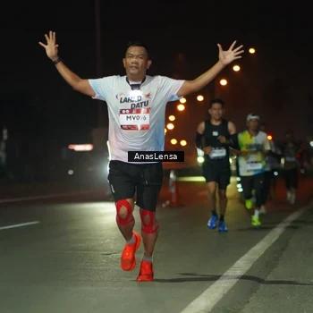 Runner Photo 7630711