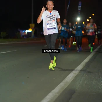 Runner Photo 7631181