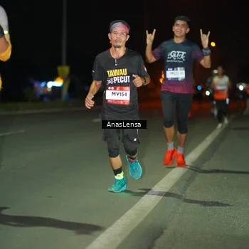 Runner Photo 7631300