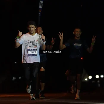Runner Photo 7631475