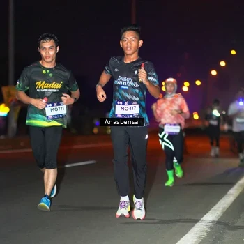 Runner Photo 7632112