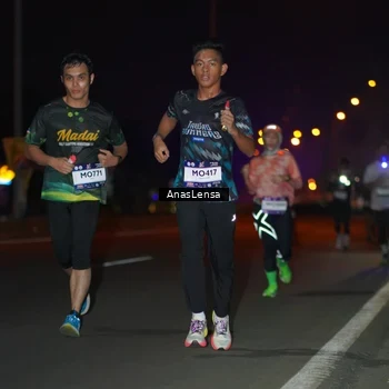 Runner Photo 7632113