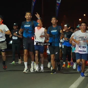 Runner Photo 7632350