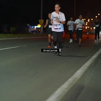 Runner Photo 7633073