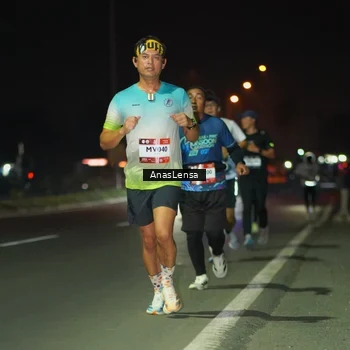 Runner Photo 7633100
