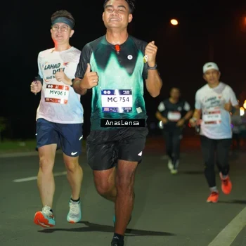 Runner Photo 7633251